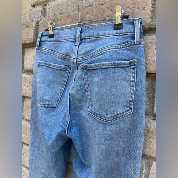 Old Navy Extra High-Rise Sky-High Straight Jeans Size 4 - Picture 7 of 8